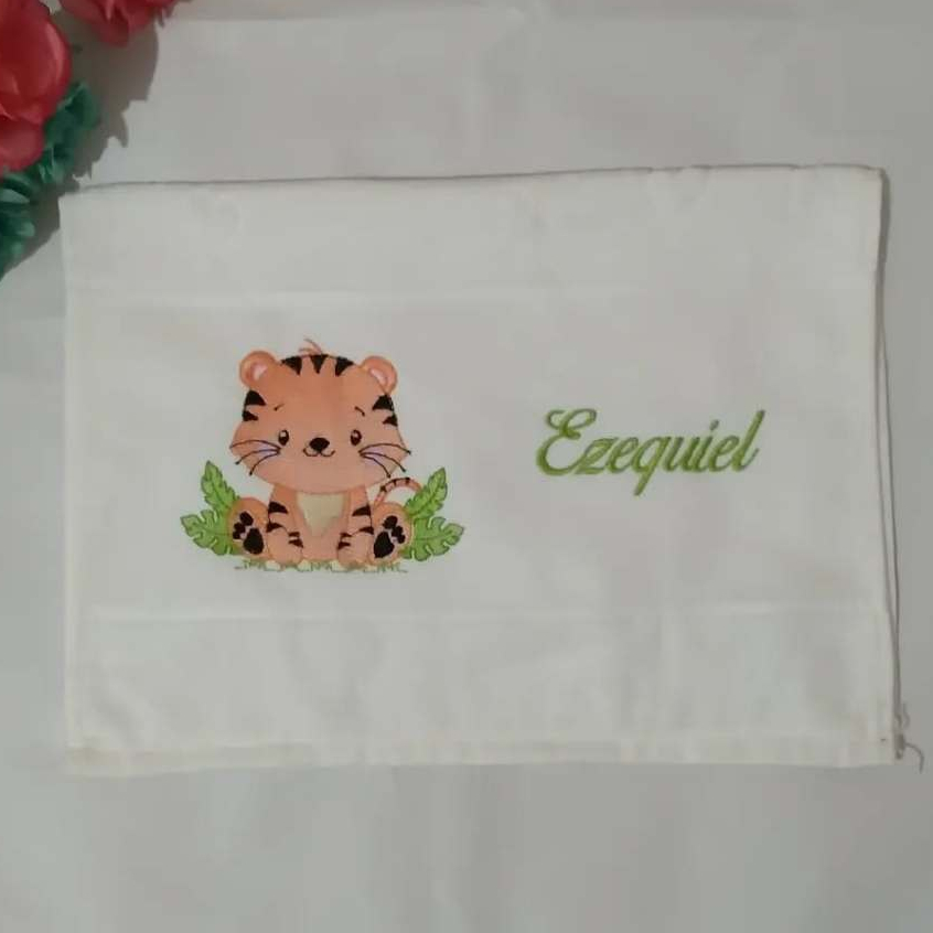 Toalhinha de Boca Personalizada  - Para Menino - Com Nome Bordado e Tigre- Ideal para Mão e Boca