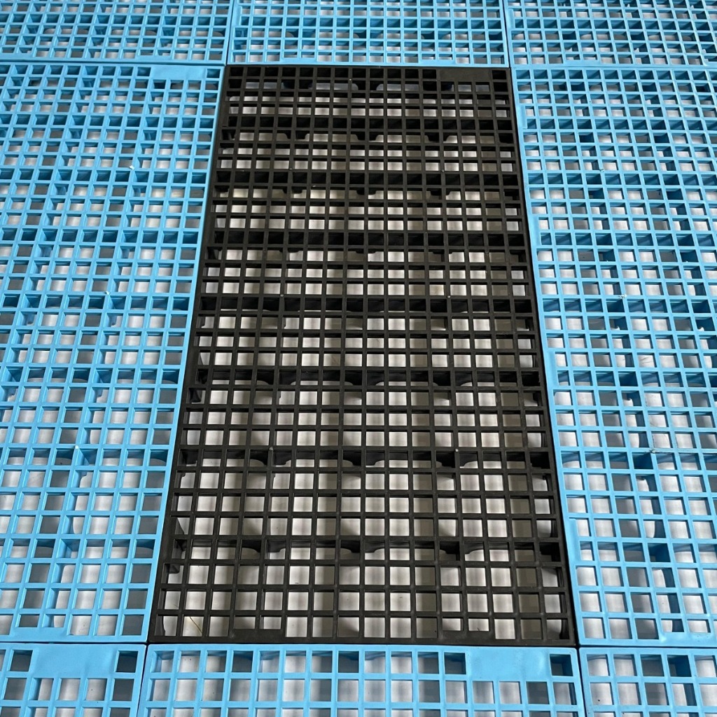 PALLET ESTRADO PLÁSTICO 2,5X25X50 CM COR PRETO
