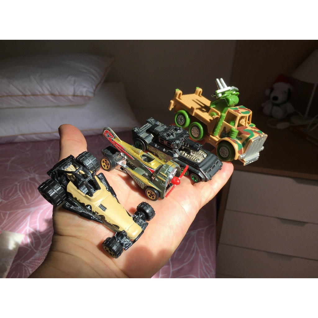 4 carrinhos batalha army USA com jipes 4x4 Matchbox tanque e Dog fighter Hot Wheels e caminhão militaria