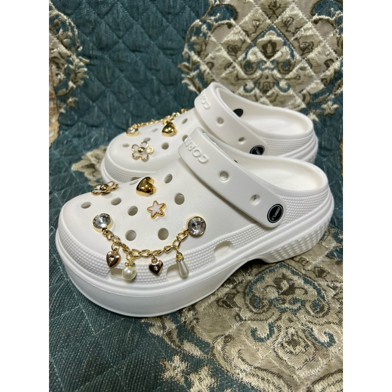 chinelo  nuvem babucha plataforma 100%EVA novo modelo 33/34 até 39/40 vem com o kit pingente sortidos lindas em Oferta na Shopee