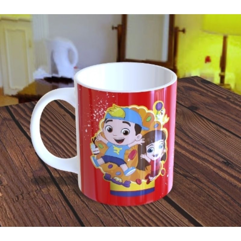 Caneca Lucas Neto e Gi / Os Aventureiros / com Nome. Polímero Plástico 330ml.