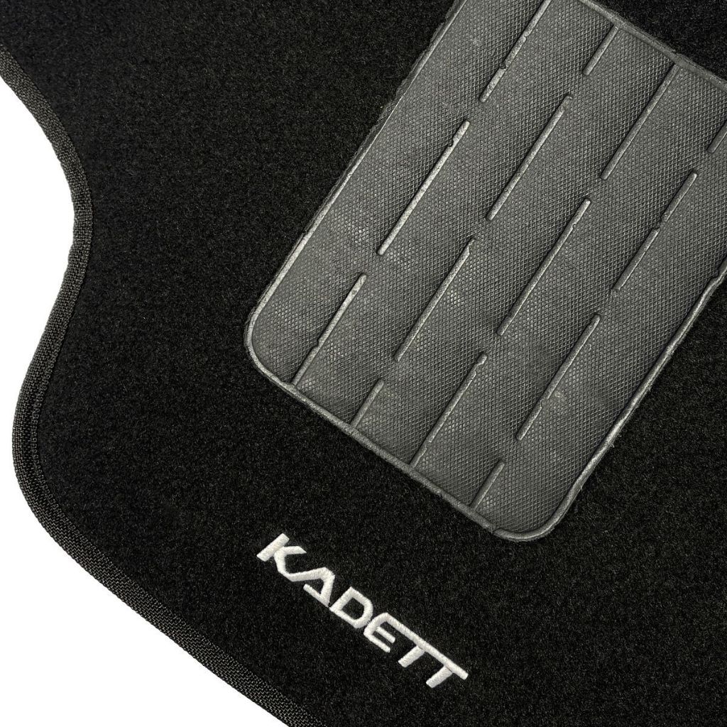 Tapete para Carro Carpete Kadett 1991 1992 1993 Preto Com Logo Bordado