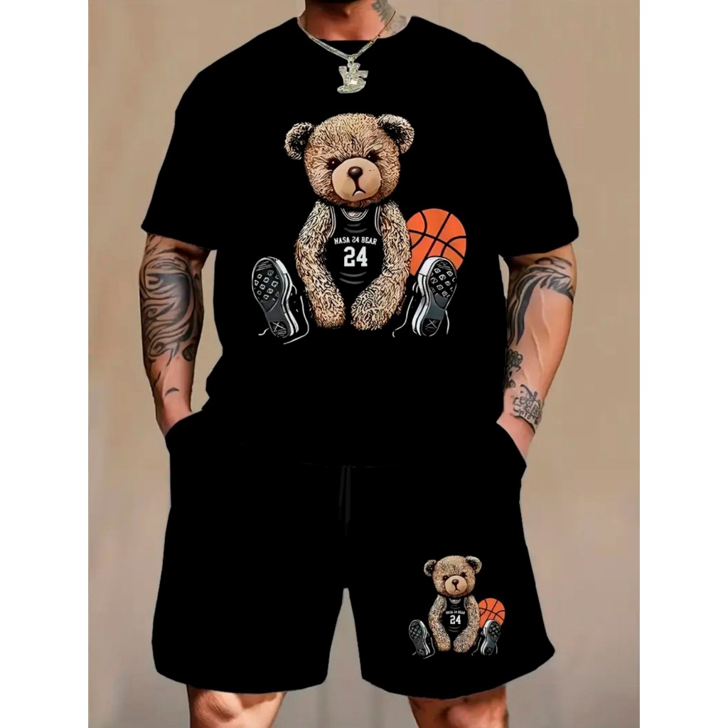 Conjunto Camiseta Básica Urso Basquete (FRENTE) Unissex StreetWear + Bermuda Moletom Urso Basquete (BARRA) com Bolso