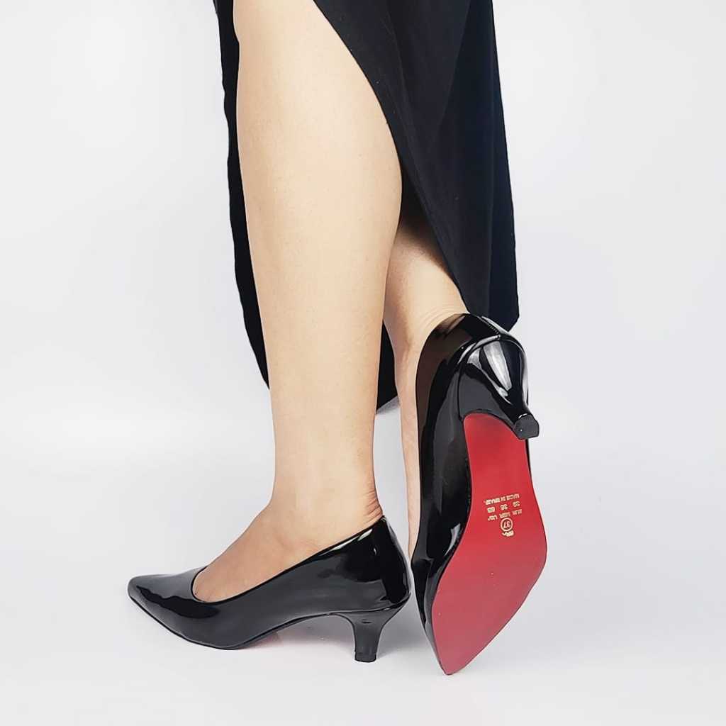 Scarpin Feminino Preto Salto Fino 5,5cm Sola Vermelha MM2000