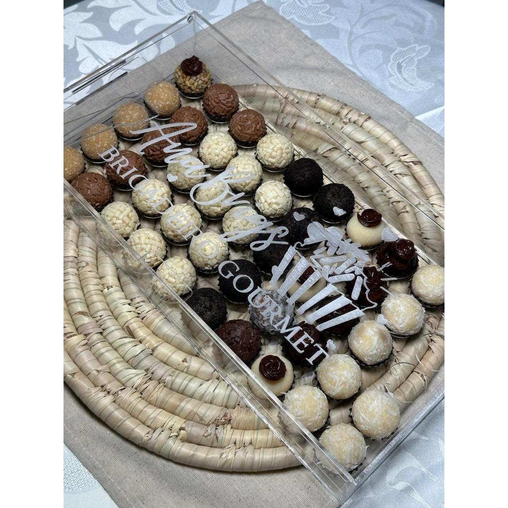 Expositor de brigadeiro 60 unidades ou porta cupcake em acrílico cristal 3MM