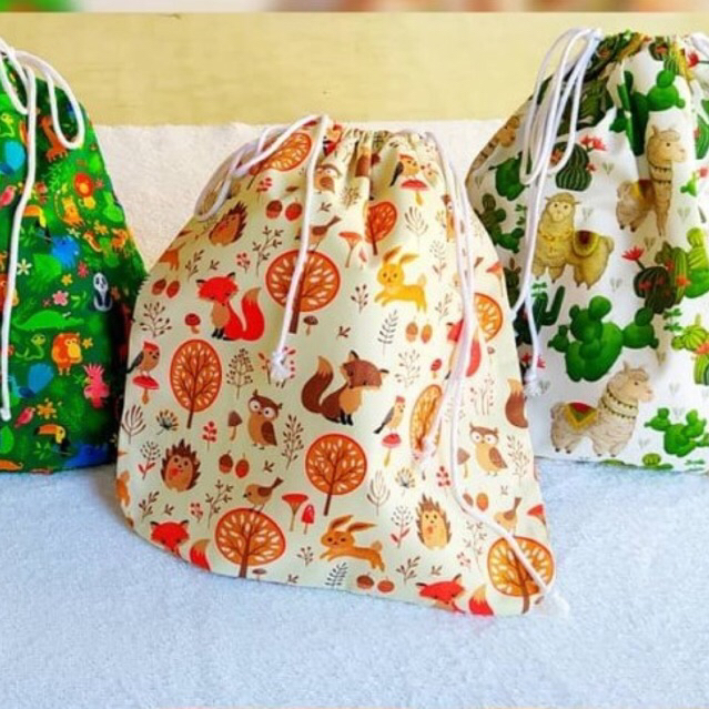 Saquinho de roupa suja para ter na bolsa quando sair com o neném. Irá lhe socorrer com os imprevistos de roupa suja.  👣🥰