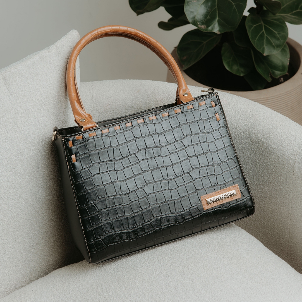 Bolsa Feminina Santorini, Bolsa Média em Croco, Fechamento em Zíper, Alça Transversal com Regulagem.
