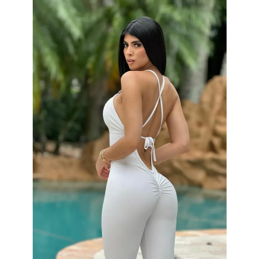 MACACÃO WHITE LISO DETALHE NO BUSTO EMPINA BUMBUM EXCLUSIVO