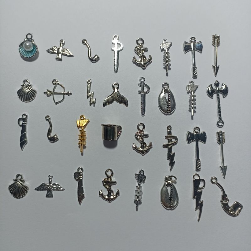 Pingentes vários modelos ferramentas de Orixás kit com 8 pingentes metal