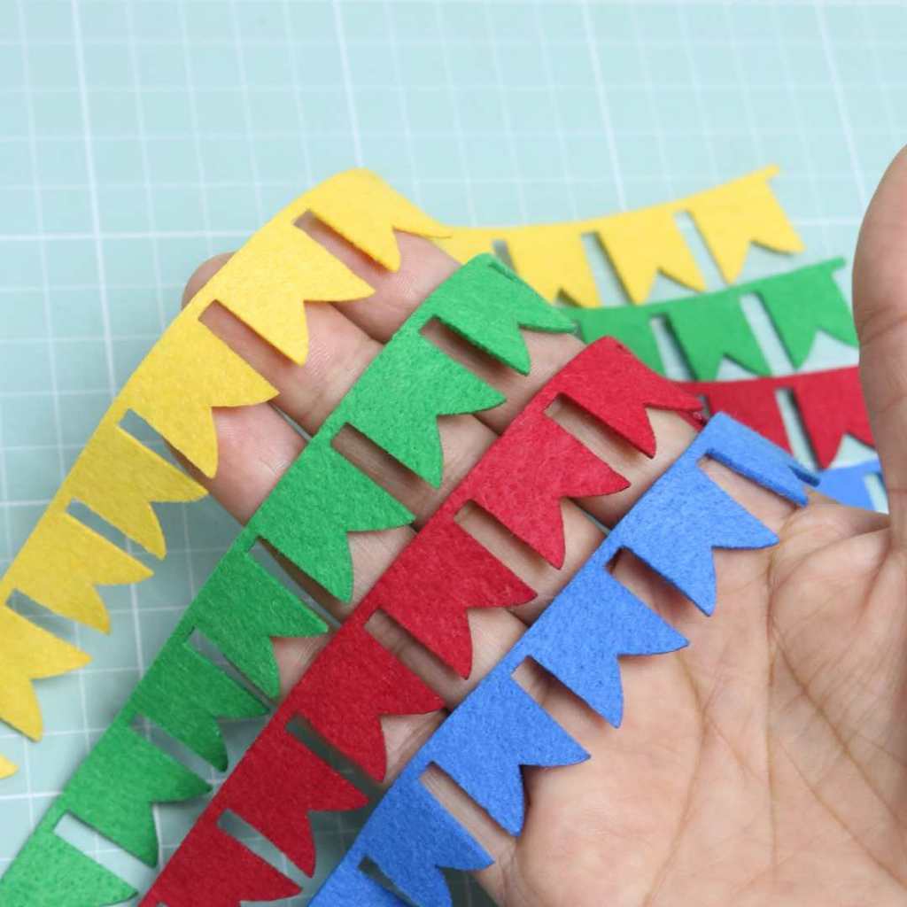Bandeirinha Festa Junina Cordão com 50 cm - Recorte de Feltro em Oferta na Shopee