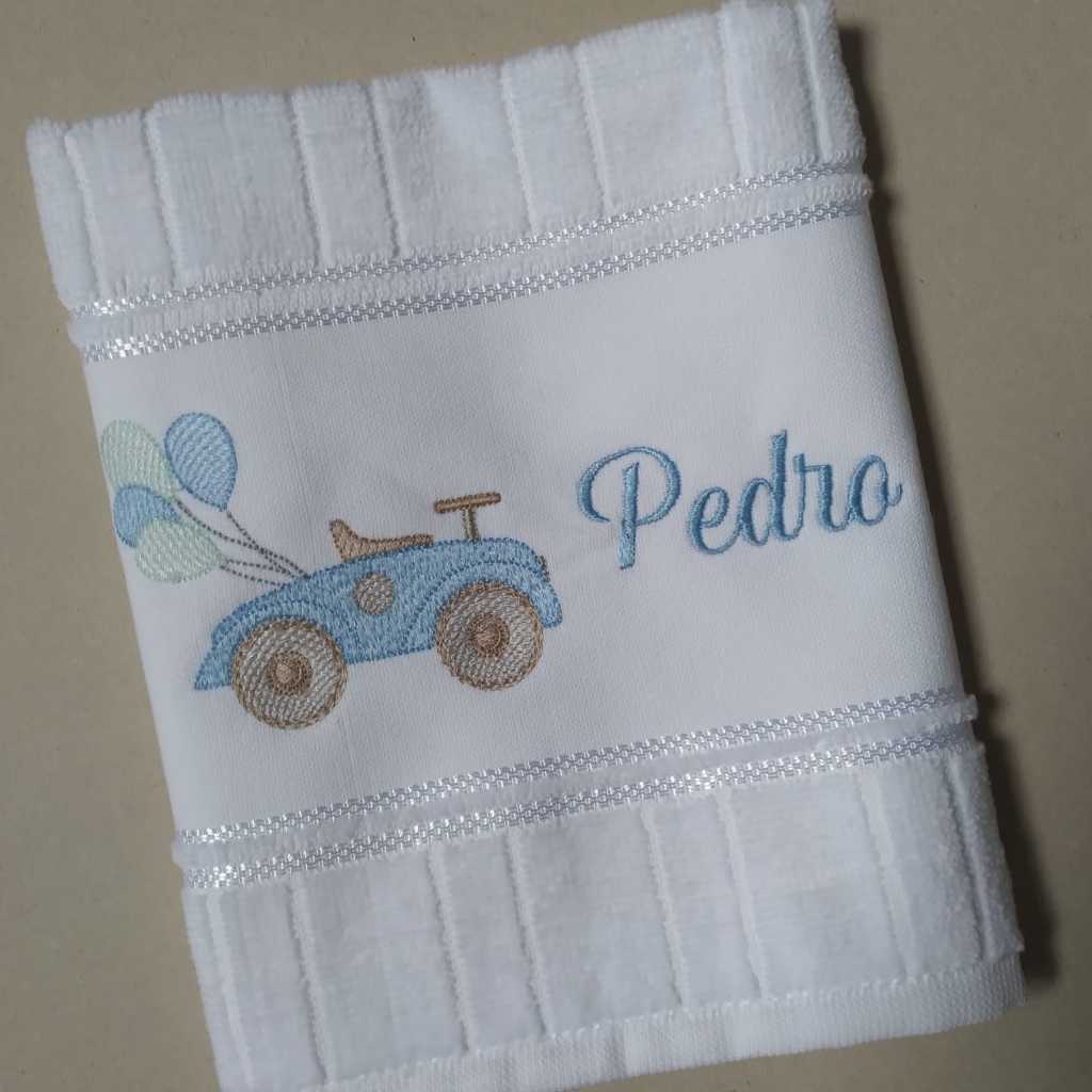 Toalhinha De Boca Personalizada com Nome Bordado e Carrinho- Ideal para Mão e Boca
