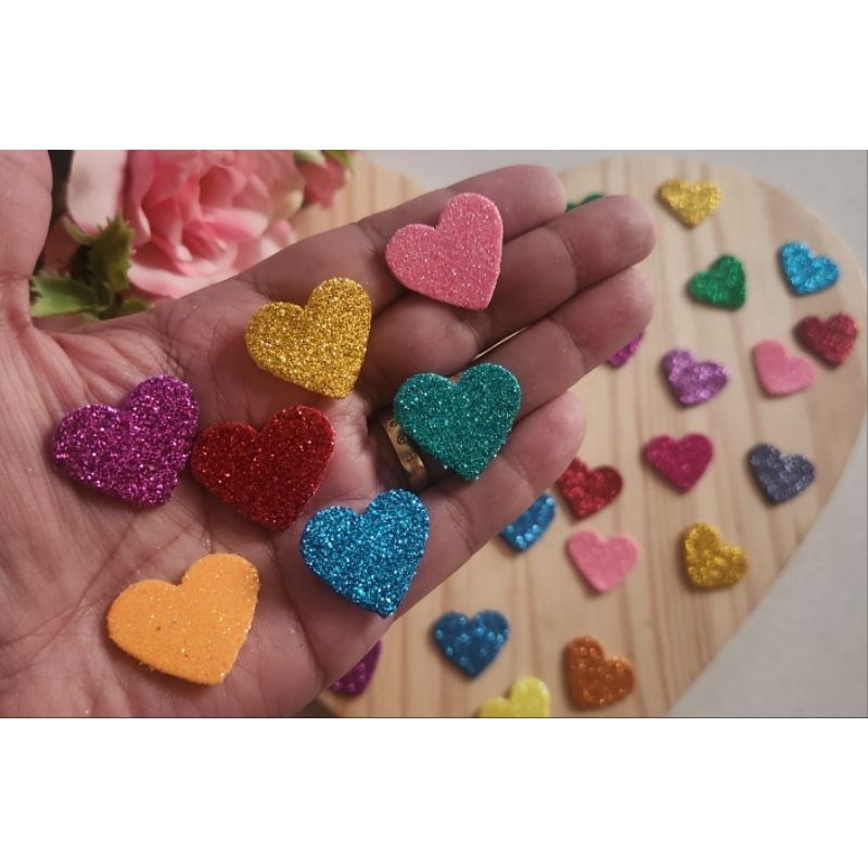 Apliques de coração Eva com gliter 25mm com 50 unidades cores variadas em Oferta na Shopee