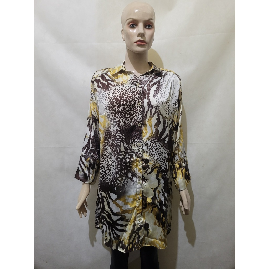 Blusa bata cobreleg colorida tam P VITRINE cetim usado bom estado