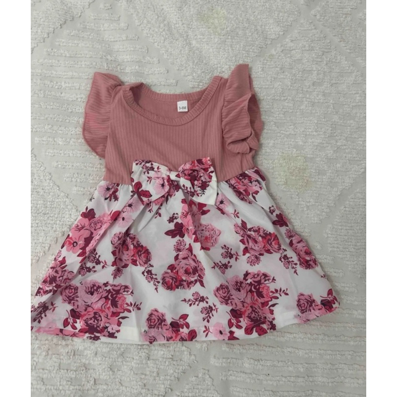 vestido estampado floral borboletas