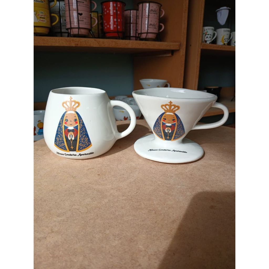 Kit Filtro Coador Porcelana e Caneca 500ml Nossa Senhora Aparecida