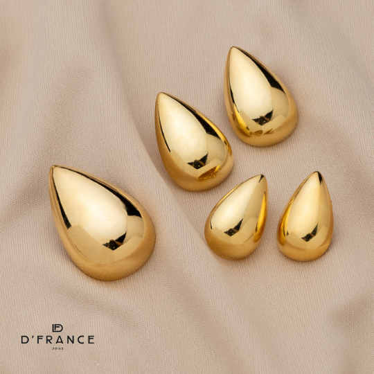 Brinco Gota Média Lisa Dourada Banhado a Ouro 18K - D France Semijóias em Oferta na Shopee