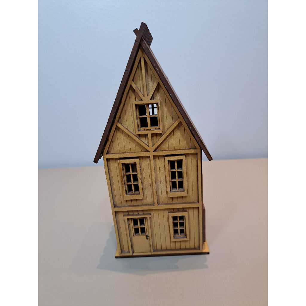 Mini casinha estilo chalé 3 andares decorativo madeira mdf envernizado telhado marrom mesa posta festa presente Cód. 102