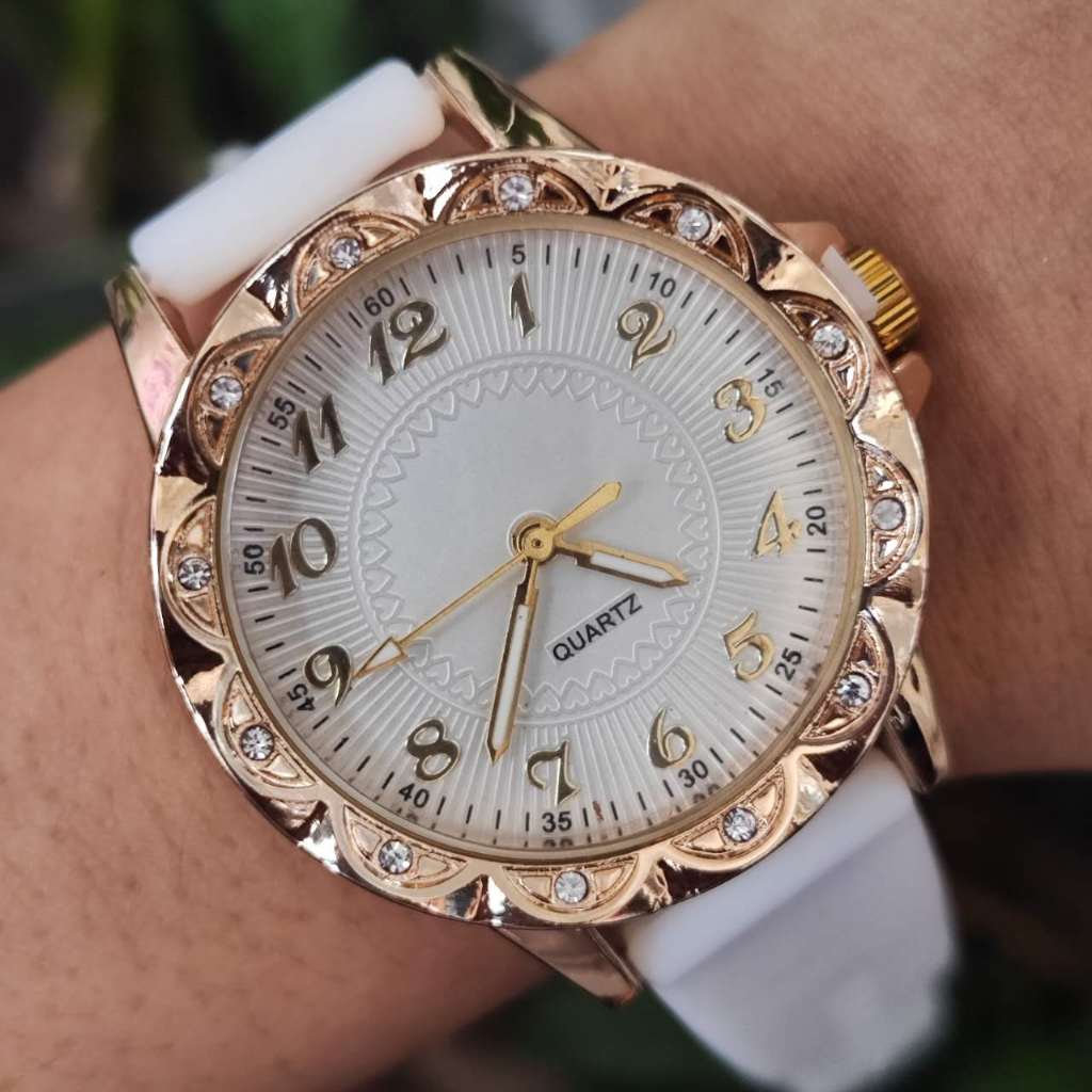 Borboleta Relógios femininos A pulseira de silicone do relógio é suave e popular entre o público em Oferta na Shopee