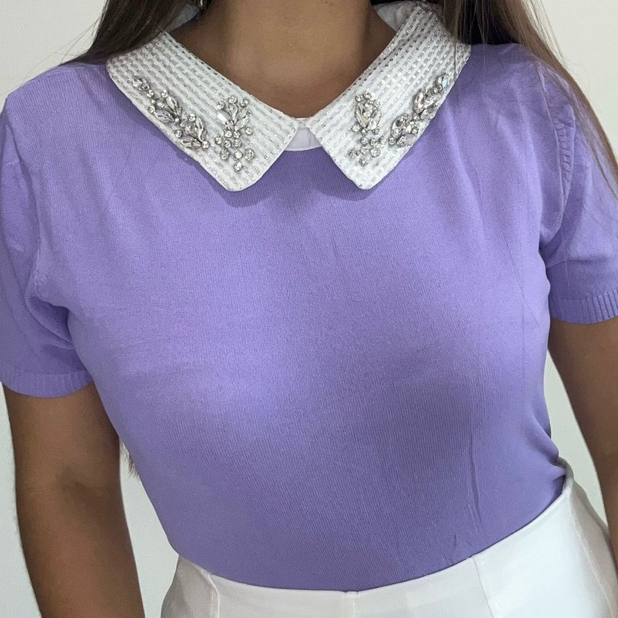 Blusa modal com gola bordada em pedrarias