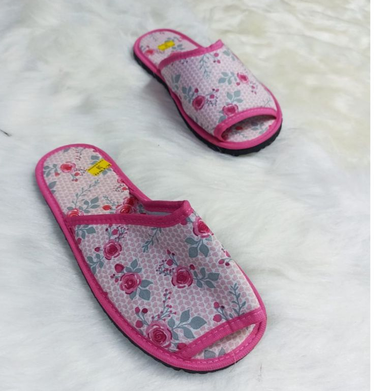 Chinelo de pano confortável, solado antiderrapante, chinelo quentinho para ficar em casa - Várias estampas