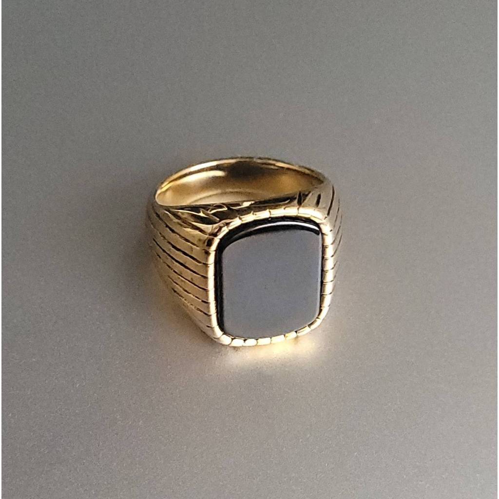 Anel Masculino Dedeira Pedra Onix Quadrado Grande Dourado de Aço Inoxidável 316L