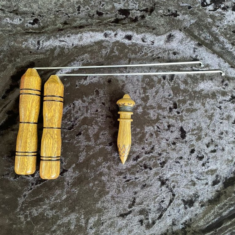 KIT DUAL ROD EM MADEIRA E PENDULO C/ CHUMBO 22GR RADIESTESIA – 22CM