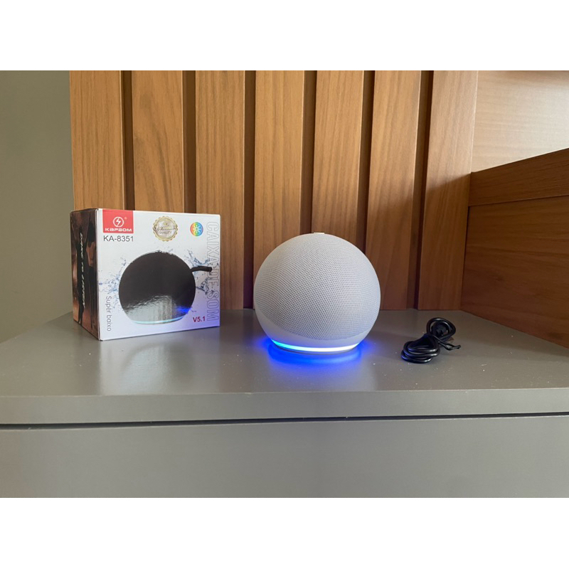 Caixa de Som modelo Alexa com comando de voz através do app da Amazon Alexa pelo celular.