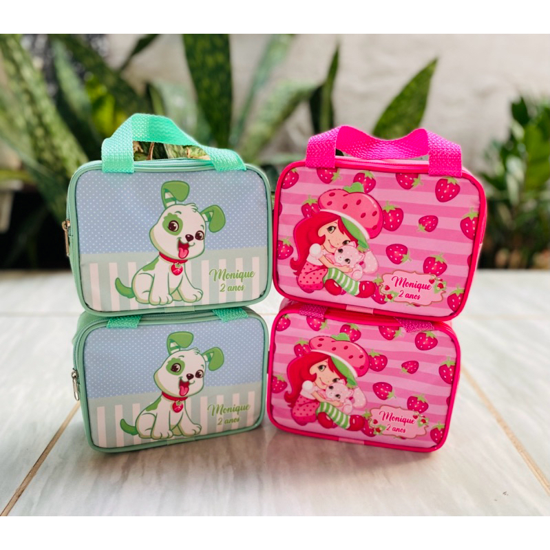 Bolsinha Moranguinho Personalizada Com Nome e Idade - Lembrancinha de Aniversário - Necessarie - Maletinha