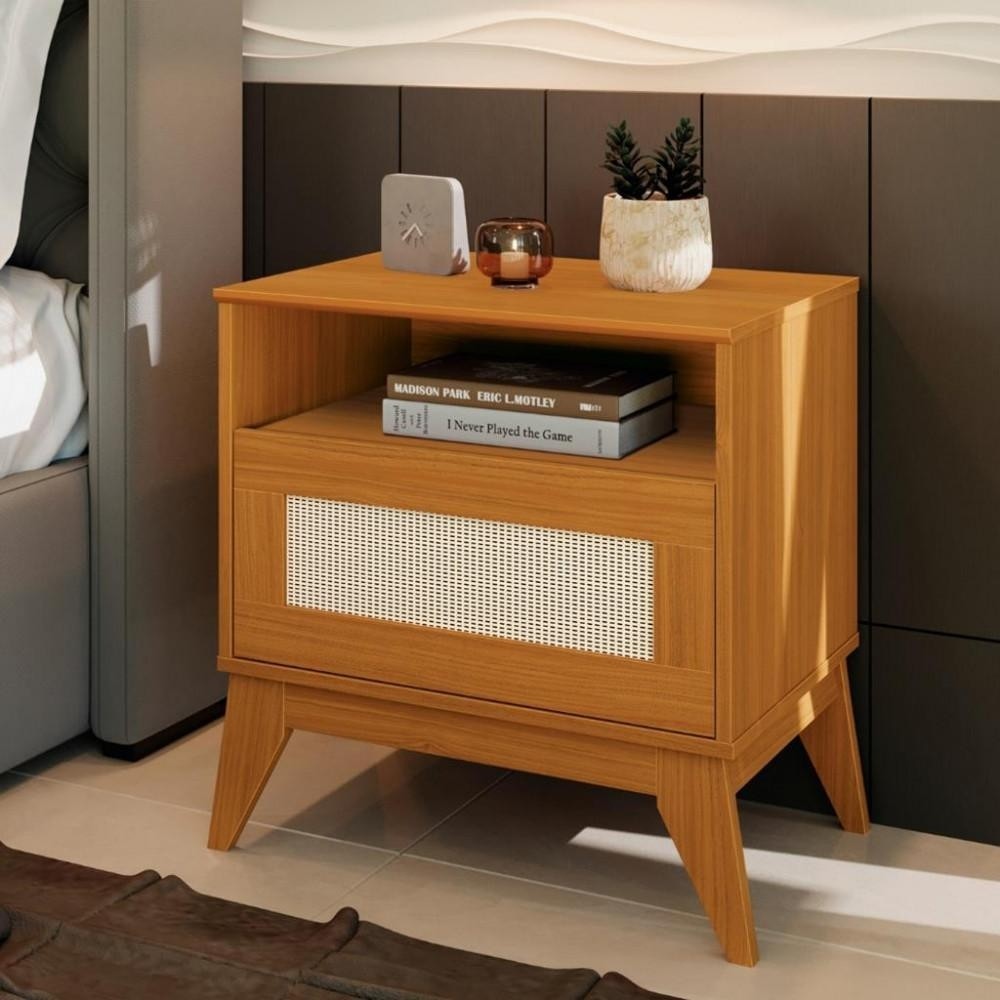 Mesa de cabeceira 1 gaveta com Detalhes em Rattan corrediça telescópicas e 1 nicho  pés e Tampo  em MDF Giovanna