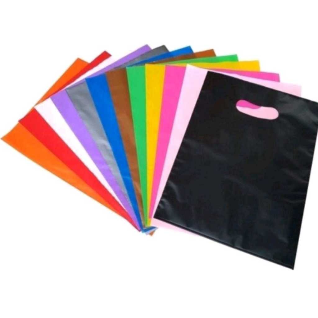 Kit 100 Unidades de Sacolas Plásticas Boca Palhaço para loja 20x30 Alça Vazada para loja