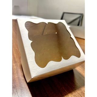 Caixa Com Visor Branca Para Lembrancinha Tamanho 11cmx11,5cmx5cm em Oferta na Shopee