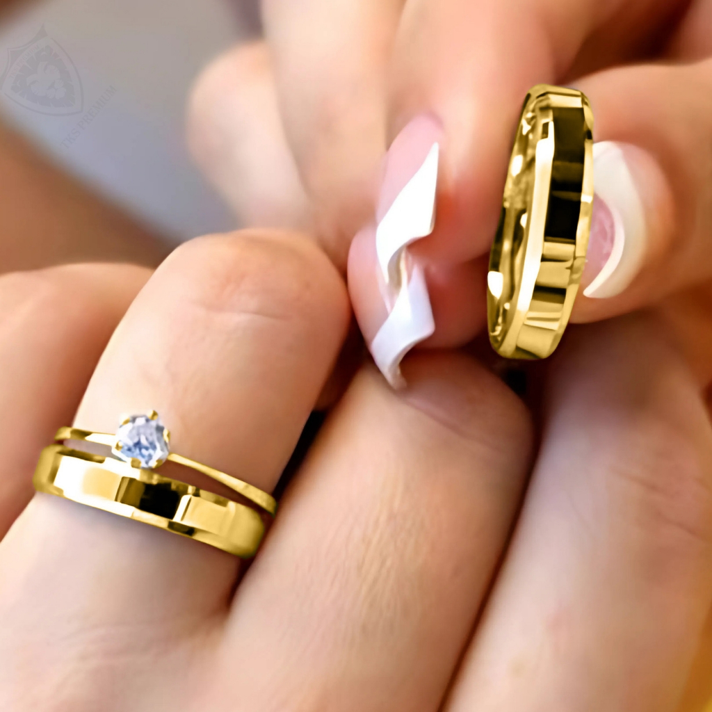 Aliança Casamento Par Anel Solitário Noivado com Caixinha Compromisso Chanfrada Inox Ouro Dourada