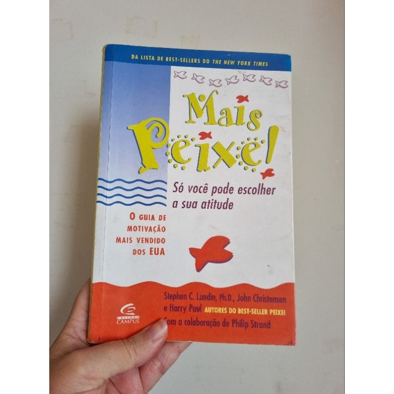 Livro de auto ajuda Mais peixe. Só você pode escolher a sua atitude.