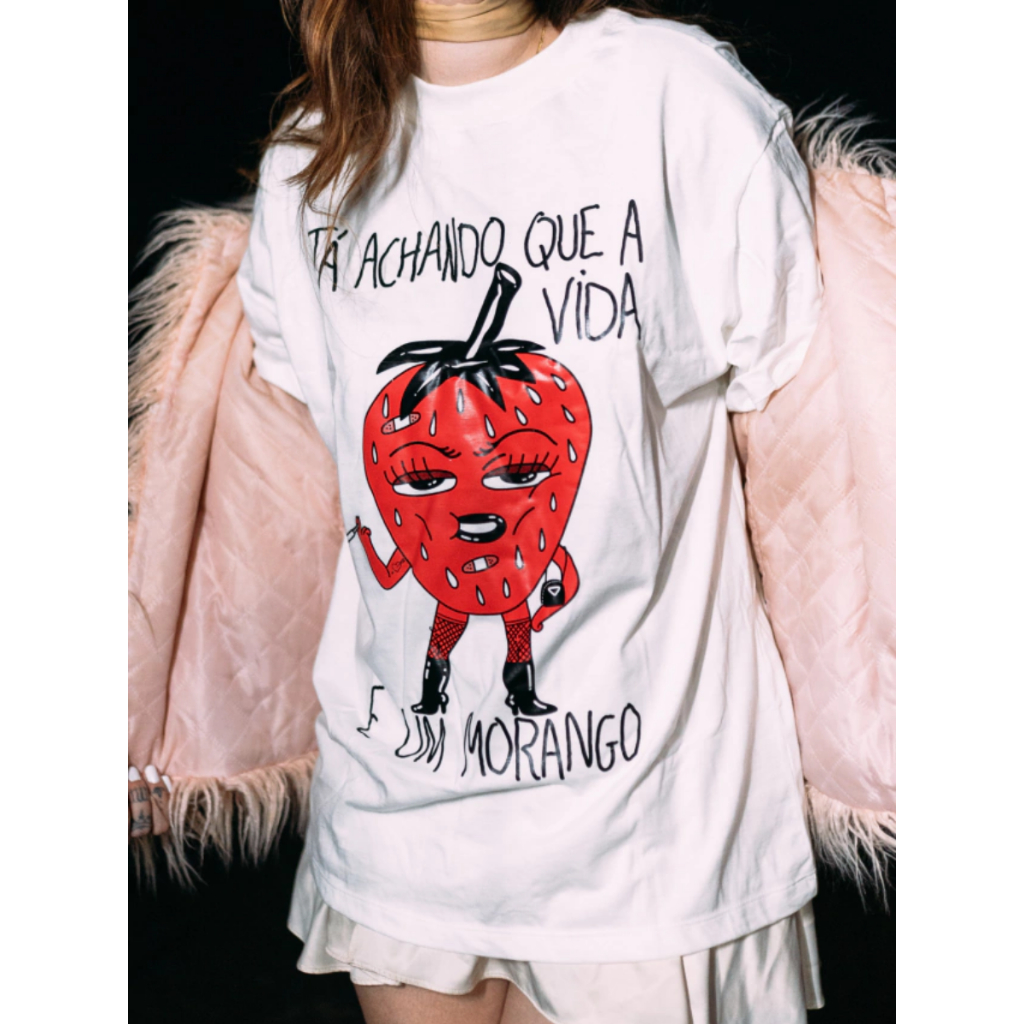 Camiseta Tá Achando Que a Vida é Um Morango Lançamento Amálias  Concept Camisa  Off White Exclusiva Streetwear Oversized
