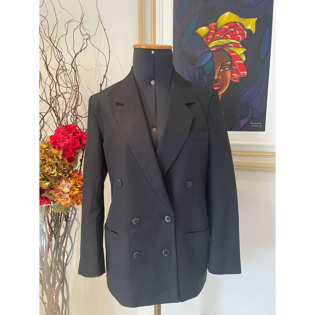 Blazer preto com botões alfaiataria