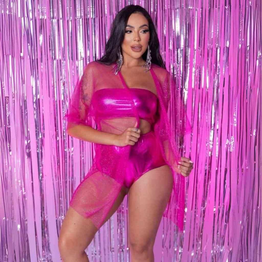 Conjunto Hot Pants Com Bojo Feminino Carnaval Tecido Metalizado Festa Tendencia Verão Com Kimono