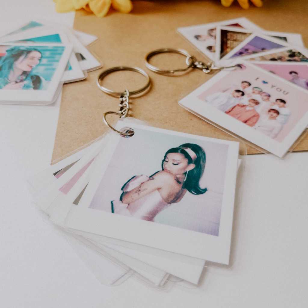 CHAVEIRO MINI FOTOS ESTILO P0LAR0I D - K-POP - ARIANA GRANDE - BILLIE EILISH  - JUSTIN B - FOTOS PESSOAIS