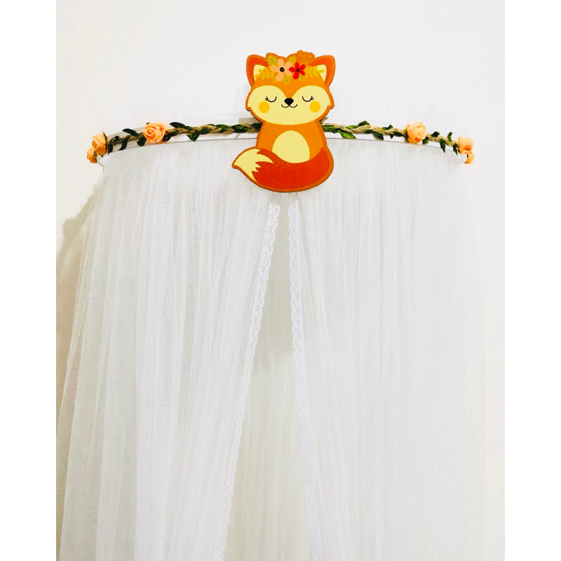 Dossel Raposa Menina com tule mosquiteiro