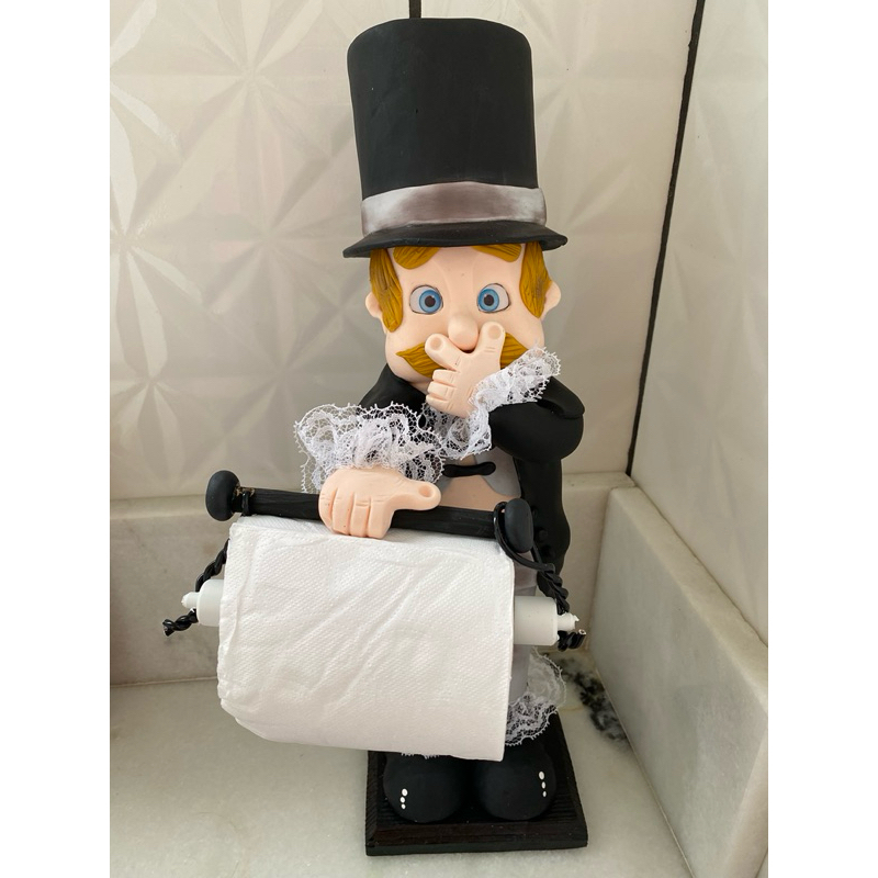 porta papel higienico modelo mordomo Alfredo,com a mão para frente