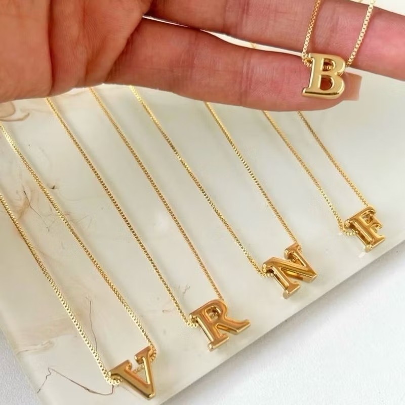 | SEMI JOIA | Colar Letra Inicial Delicada Passador (45cm) Banhado em Ouro 18k em Oferta na Shopee