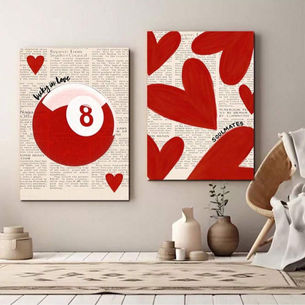 Quadros decorativos Bola de bilhar e corações vermelhos com fundo de jornal vintage e elegante (2 peças)
