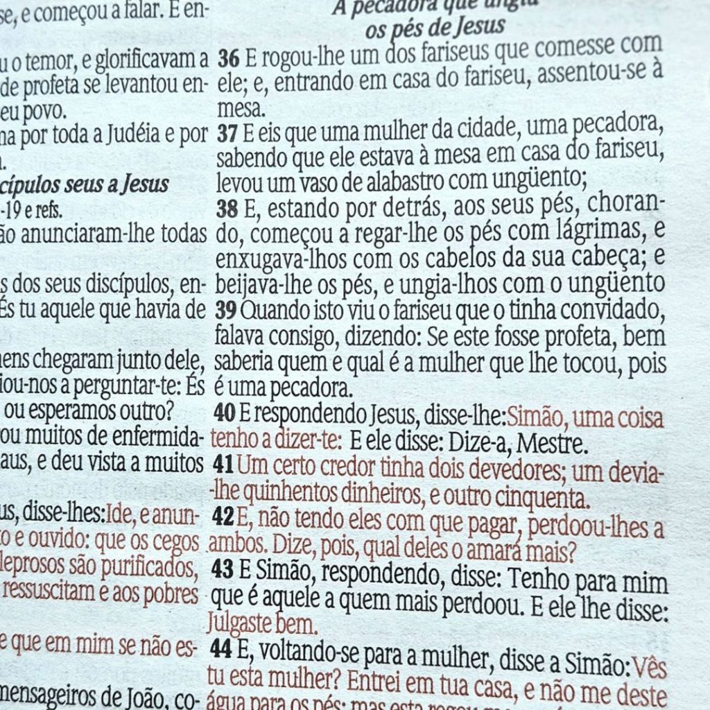 Bíblia Sagrada Feminina Seja Forte e Corajosa Verde Jesus LETRAS MÉDIAS Com Harpa e Índice Palavras de Jesus em Vermelho — imagem 2 de 2