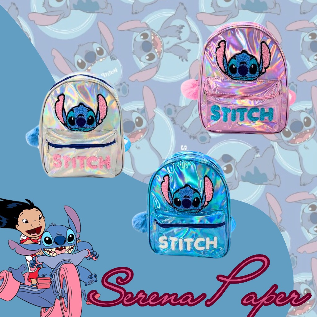 MOCHILA PEQUENA STITCH COM POM POM HOLOGRÁFICA / MATERIAL ESCOLAR / KAWAII