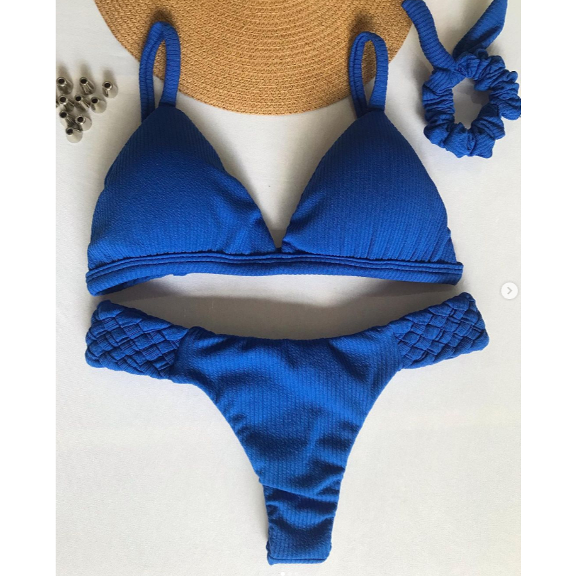 Biquíni com textura sutiã fixo com calcinha empina bumbum trança - azul royal - bojo removível