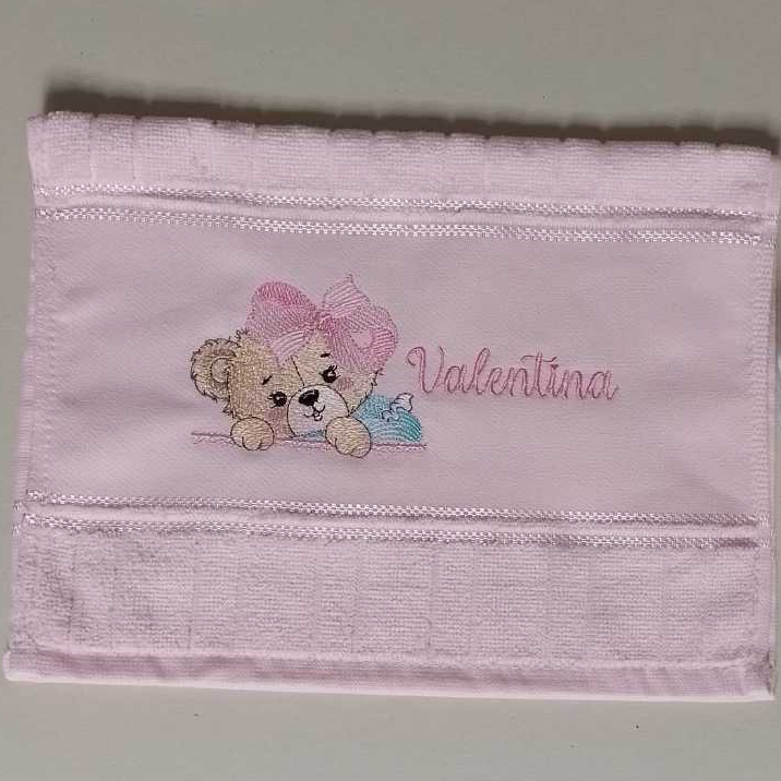 Toalhinha De Boca Personalizada Dohler Infantil com Nome Bordado e Ursinha- Ideal para Mão e Boca