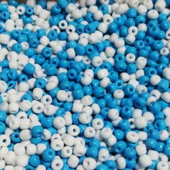 MIÇANGA 1.000 UNIDADES - 100 GRAMAS - MIX AZUL CLARO E BRANCA 6/0 - 4 mm BIJUTERIA E ARTESANATO.