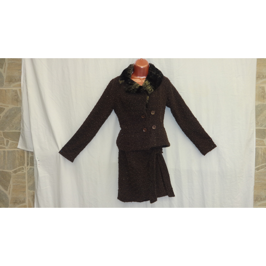 Terno com saia com textura de lã - marrom moda dos anos 1950 - Tirmix - Poliester e Elastano - Tam P