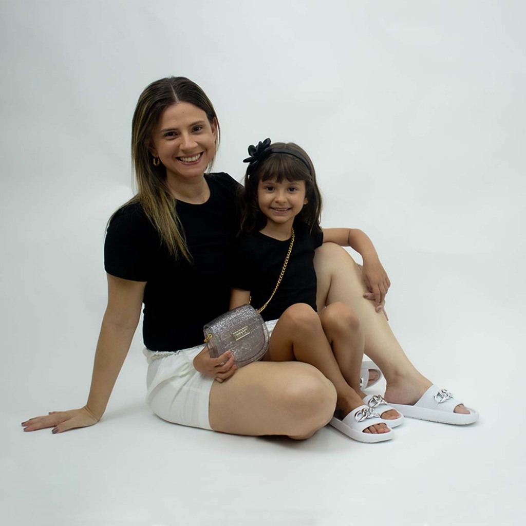 Kit Mae e Filha com 2 Pares de Chinelo Slide Nuvem Nº 25 ao 40 Feminino Menina Sandalia Corrente K36 em Oferta na Shopee