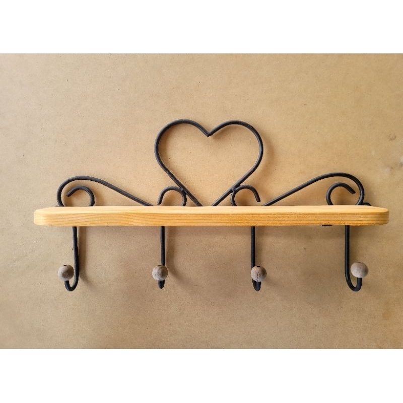 Prateleira Coração em ferro e madeira