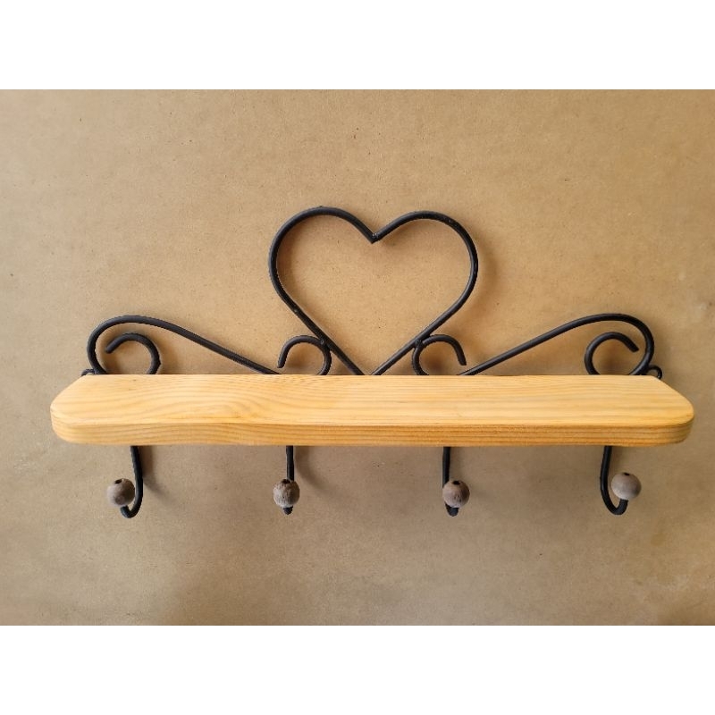 Prateleira Coração em ferro e madeira em Oferta na Shopee
